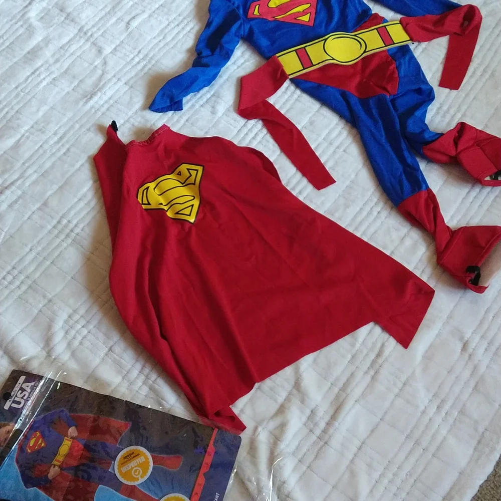 Size 2-4 Superman Costume (Ages1-2)